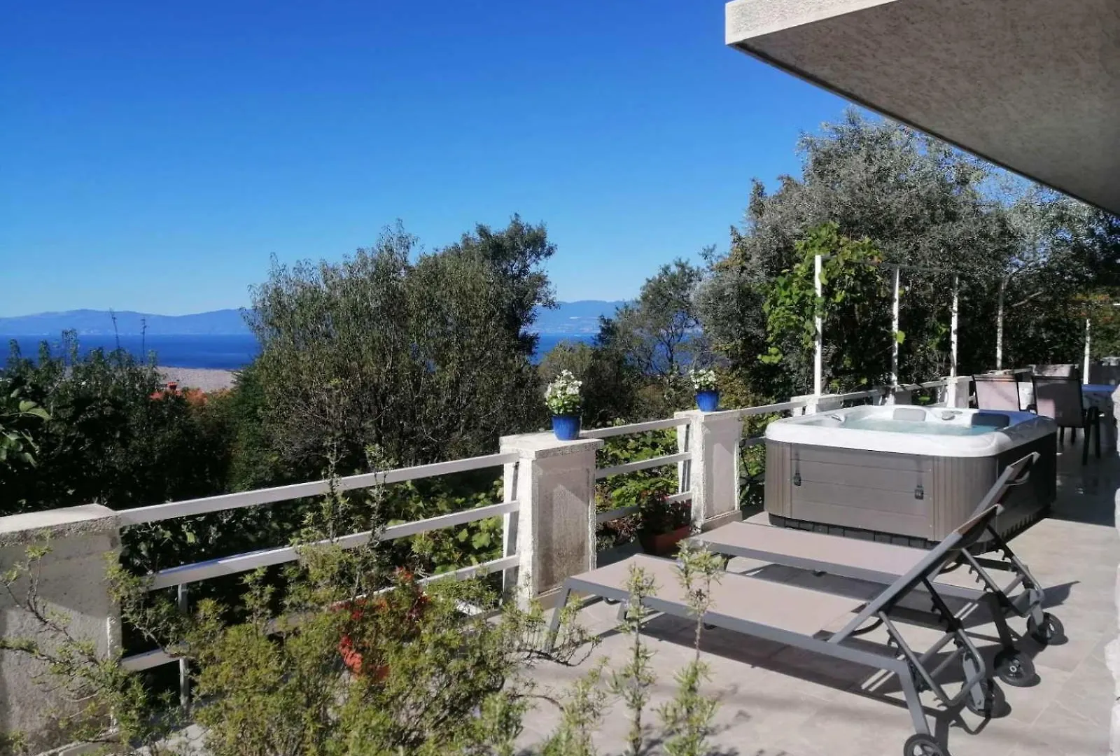 Apartment Paris With Jacuzzi And Sea View Smrika